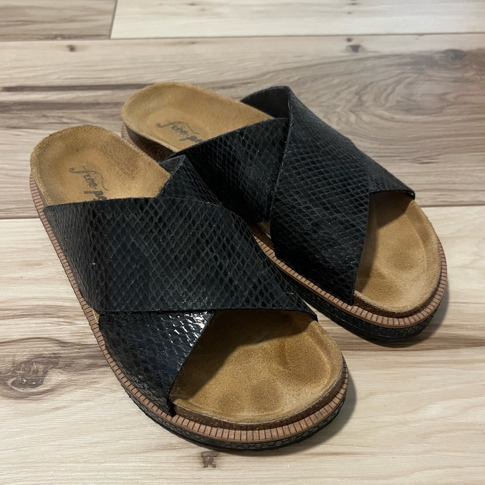 Free People Slides